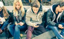 Adolescenţii ce utlizează des smartphoneul sînt mai depresivi