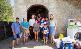 Galina Dodon în vizită la o familie din satul Hulboaca FOTO