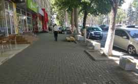 Тротуар в центре Кишинева освободили от автомобилей ФОТО