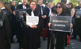 UPDATE Protestul avocaţilor din faţa Curţii de Apel sa încheiat