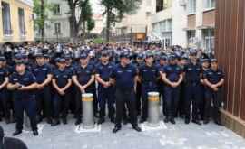 ДПМ комментирует большое число полицейских у офиса партии