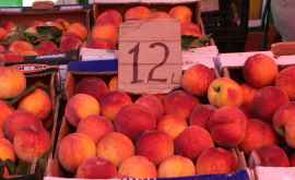 La Piaţa Centrală sau ieftinit fructele şi legumele 