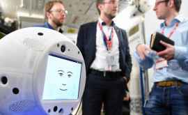Астронавтам в космосе будет помогать говорящий робот
