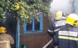 Пожарные спасли от огня жилой дом в Кагуле ВИДЕО