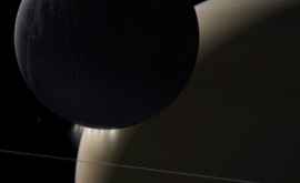 NASA опубликовало беседу Сатурна и Энцелада
