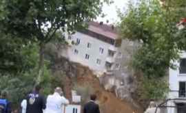 Обрушение жилого дома в Стамбуле попало на видео