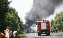 Incendiu pe un traseu din nordul țării Un camion care transporta benzină a luat foc