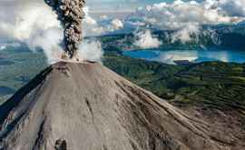 Зрелищное извержение на Камчатке ВИДЕО