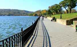 В парке Валя Морилор появился самый маленький памятник в Молдове ФОТО