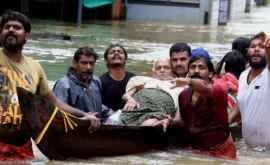 Sute de oameni şiau pierdut viaţa în inundaţiile din India