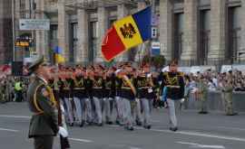Почетный караул принял участие в военном параде в Киеве ФОТО