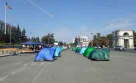 UPDATE Manifestanții protestului instalează corturi în PMAN și pregătesc mîncare GALERIE FOTO