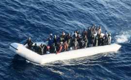 O a doua barcă cu imigranți a acostat pe o plajă cu turiști din Spania