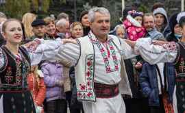 В Канаде танцуют молдавскую хору ВИДЕО