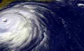 К США движется мощный ураган Объявлена чрезвычайная ситуация