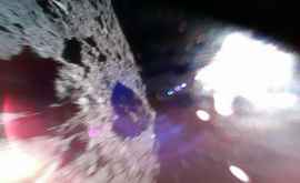 Doi roboţi japonezi au ajuns pe suprafaţa unui asteroid