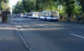 Движение троллейбусов по одной из столичных улиц заблокировано