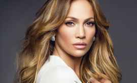  În timp ce cînta pe scenă Jennifer Lopez a avut parte de un incident VIDEO