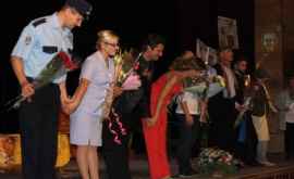 Actorii Teatrului găgăuz au ridicat publicul în picioare