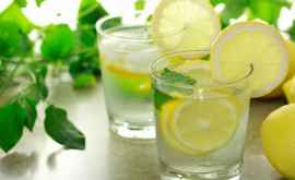 Стакан воды с лимоном по утрам поможет укрепить иммунитет и похудеть