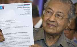 Primministrul Malaeziei de 93 de ani speră să ajungă pînă la pensionarea sa