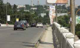 Locuitorii Chișinăului sînt șocați de aspectul podului care se distruge FOTO