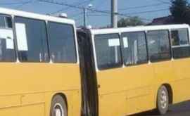 В одной из стран ЕС пассажирский автобус развалился пополам
