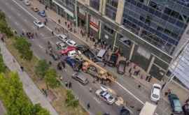 O automacara a avariat 21 de mașini în Kiev VIDEO 