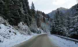 Зима в Румынии заблокированы автомобили дома без электричества