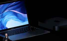 Apple lansează primul MacBook Air cu ecran Retina