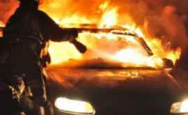 Сотни новых автомобилей класса люкс сгорели в пожаре