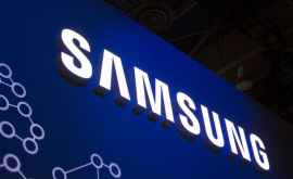 Samsung запускает телефон невиданной до сих пор модели ФОТО