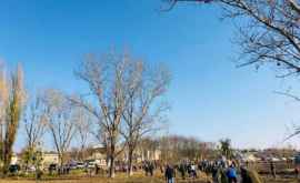 Ministrul Jizdan şi localnicii din satul Geamăna au sădit 150 de copaci FOTO