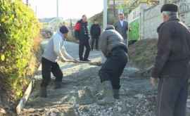 В Каушанах ремонтируют дорогу по новому методу
