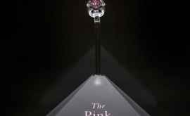 Iată cum arată diamantul roz vîndut la un preț record FOTO