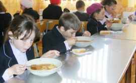Качество еды в школьных столовых улучшится