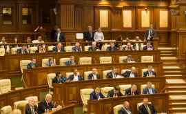 Парламент одобрил отставку трех судей