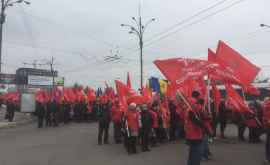 Socialiștii merg în marș spre Piața Marii Adunări Naționale FOTO