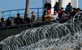 Cererile de azil ale migranţilor de la graniţa SUA vor fi examinate în Mexic