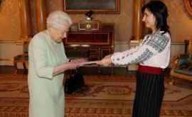 Ambasadoarea Moldovei în Anglia sa întîlnit cu Regina Elisabeta a IIa FOTO