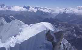  Un amator de sporturi extreme a cucerit Himalaya din a patra încercare VIDEO