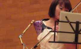 Видеоклип с девушкой одной рукой играющей на скрипке произвел фурор в Интернете ВИДЕО 
