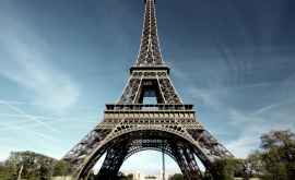 Turnul Eiffel şi alte obiective turistice vor fi închise sîmbătă