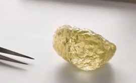Un diamant de dimensiunea unui ou de găină găsit în America de Nord