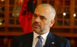Premierul albanez atacat cu ouă în Parlament