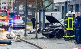 O mașină a intrat întro stație de autobuz în Germania