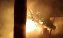 Incendiu îngrozitor în Hîncești Pompieri au luptat cu focul 7 ore VIDEO