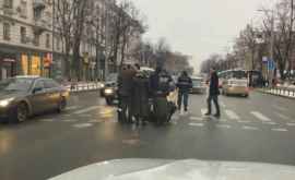 Возле столичной Примэрии сбит пешеход ФОТО