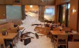 Снежная лавина обрушилась на отель в горах