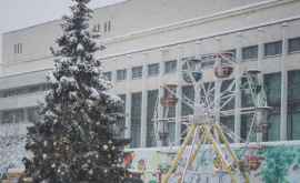 Рождественская ярмарка облачилась в белое одеяние ФОТО